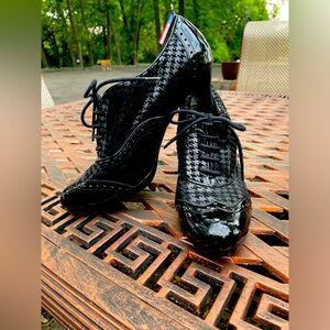 Anne Klein Akquaint black patent leather heels, size 8.5 M